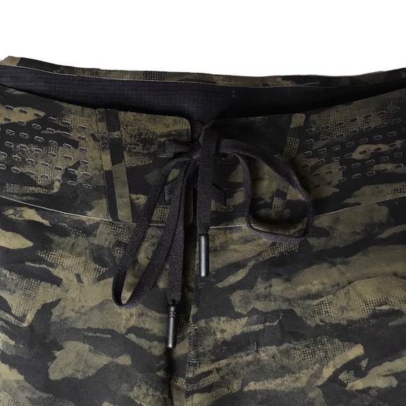 Lululemon Current State Swim Short 9" Inseam Green Black Workout Men's Waist 28 - Picture 6 of 12